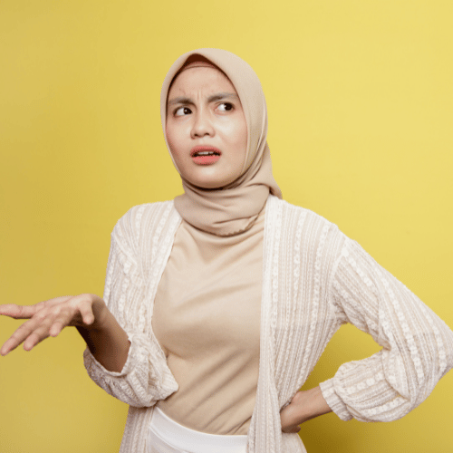 woman with confuse expression